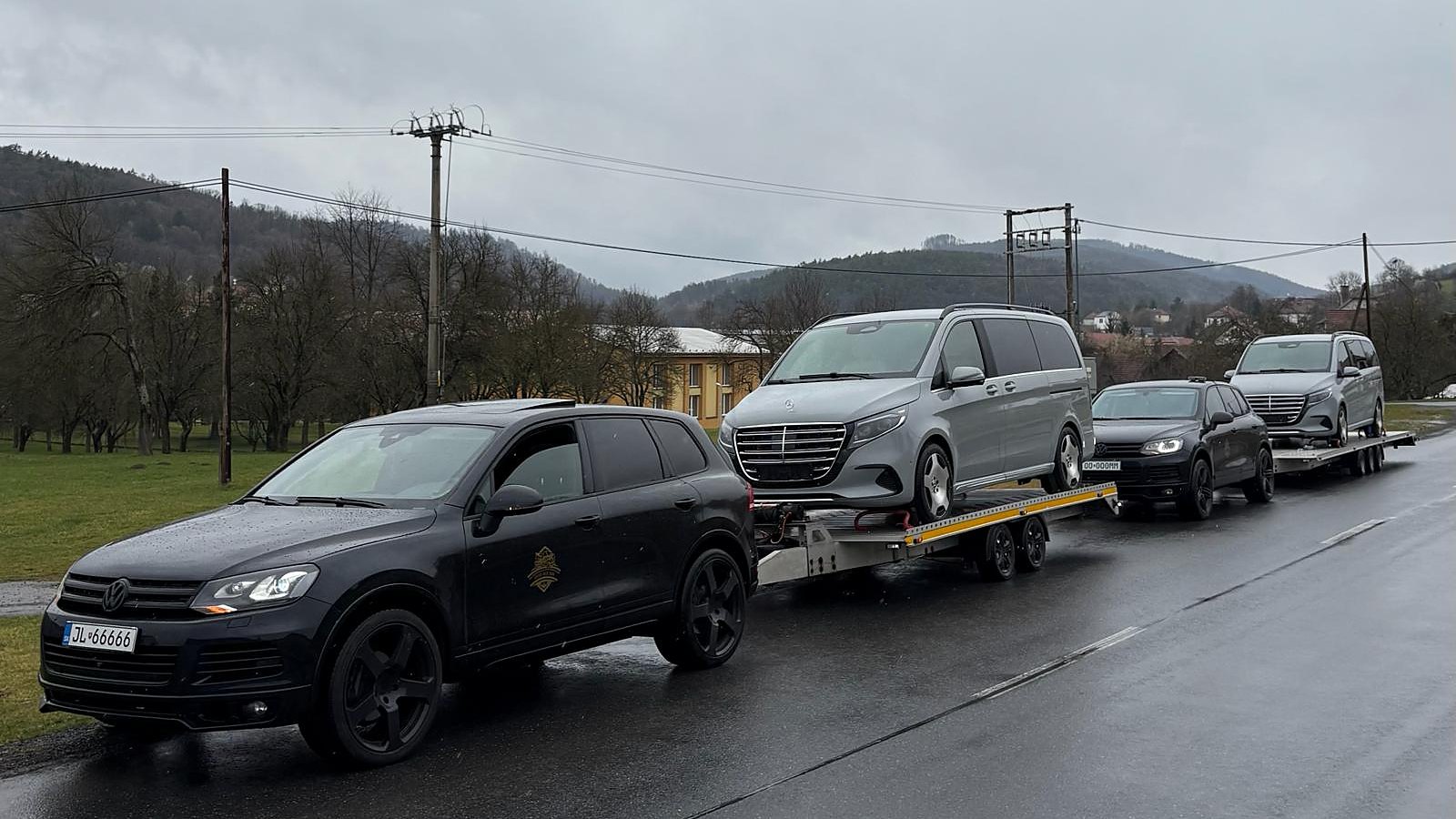 Odťah luxusných vozidiel — konvoj